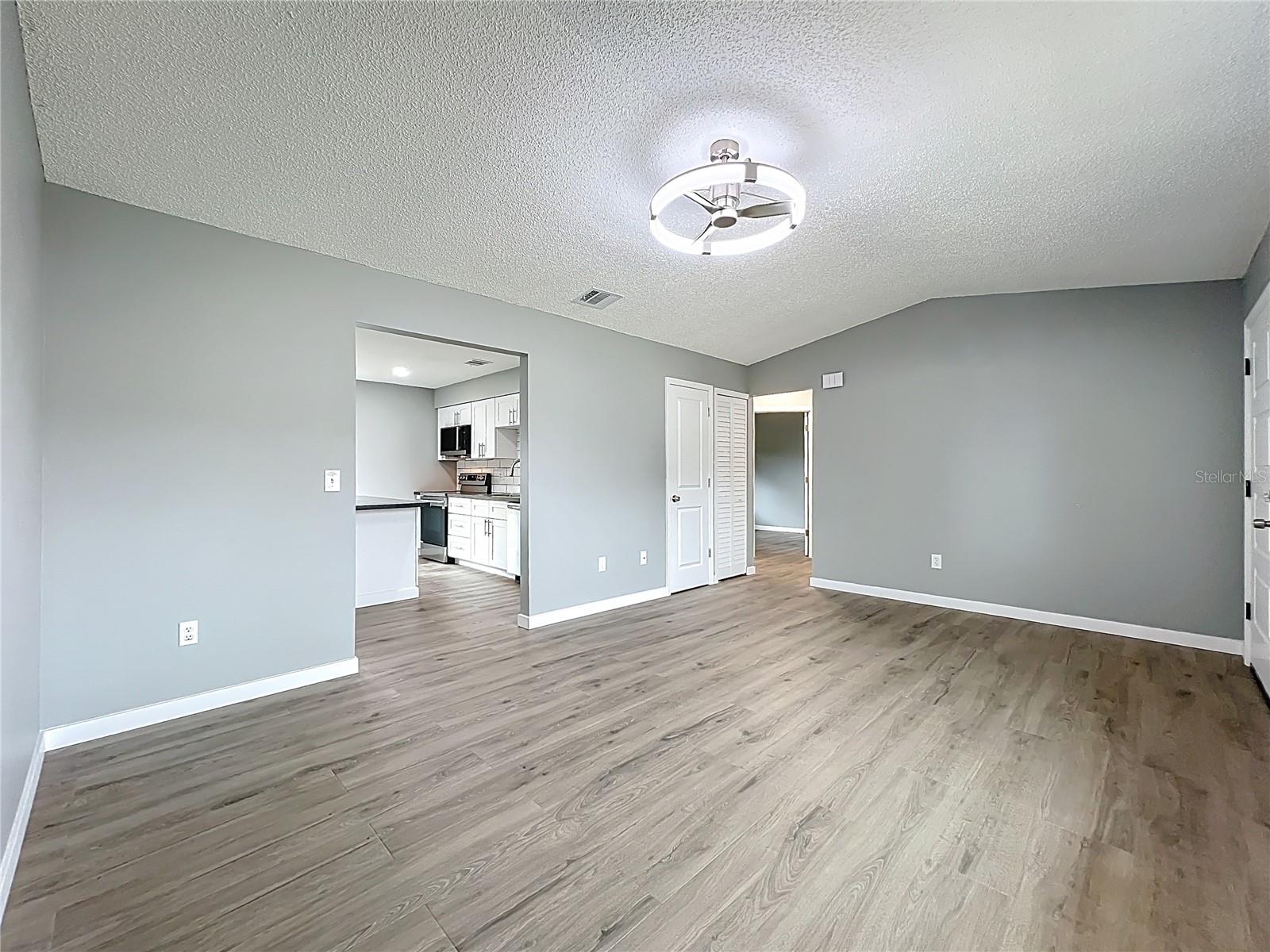 Listing photo id 10 for 6848 Compass Court