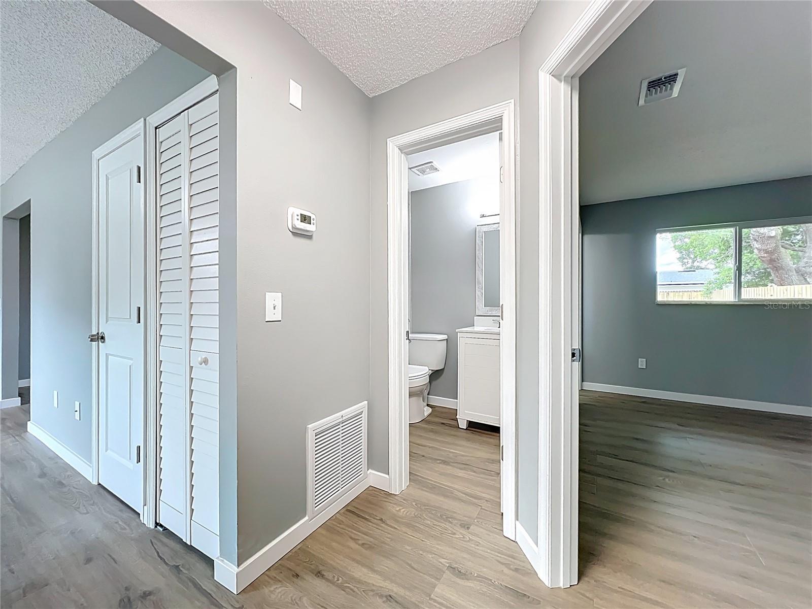 Listing photo id 18 for 6848 Compass Court