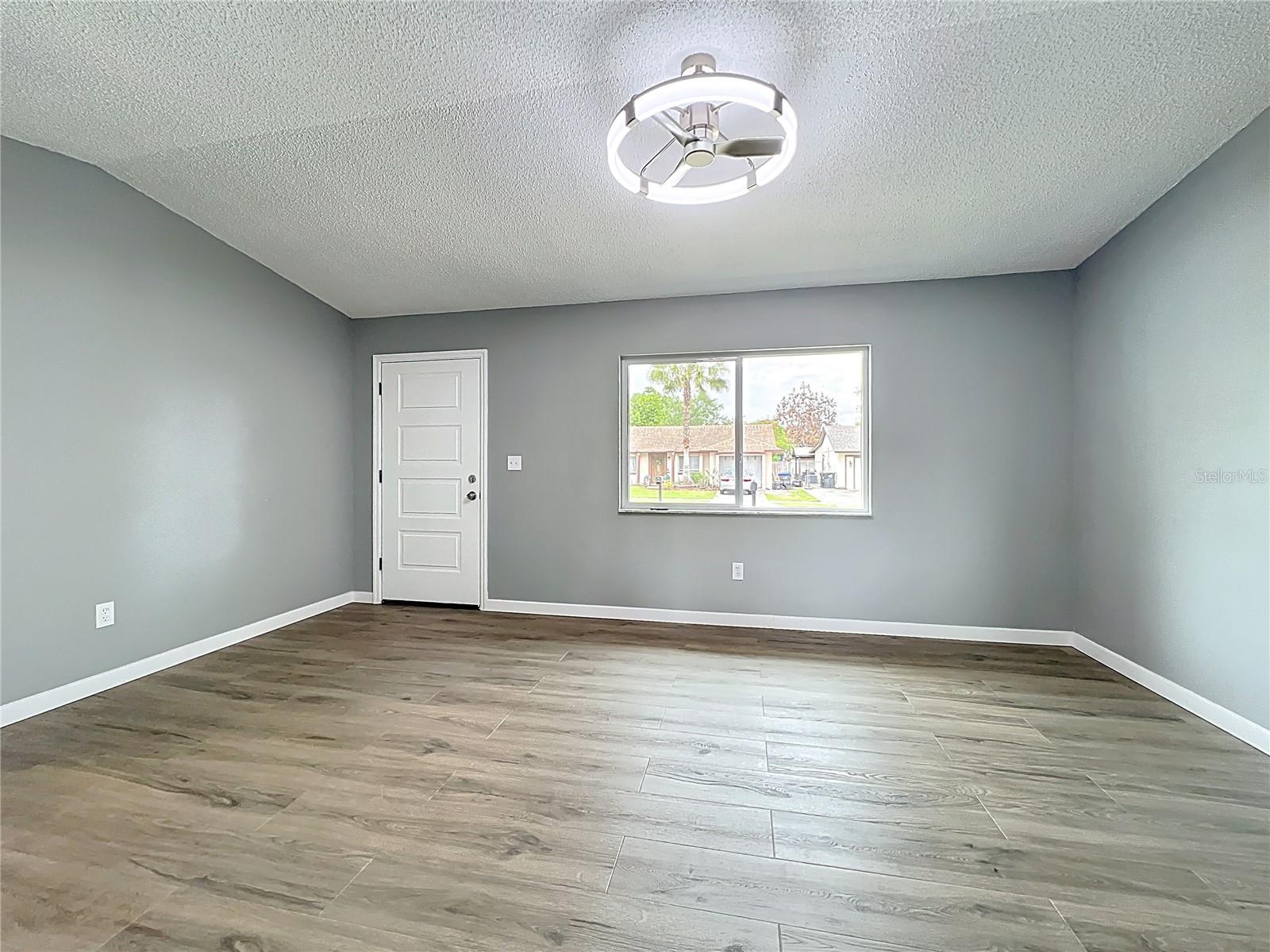 Listing photo id 5 for 6848 Compass Court