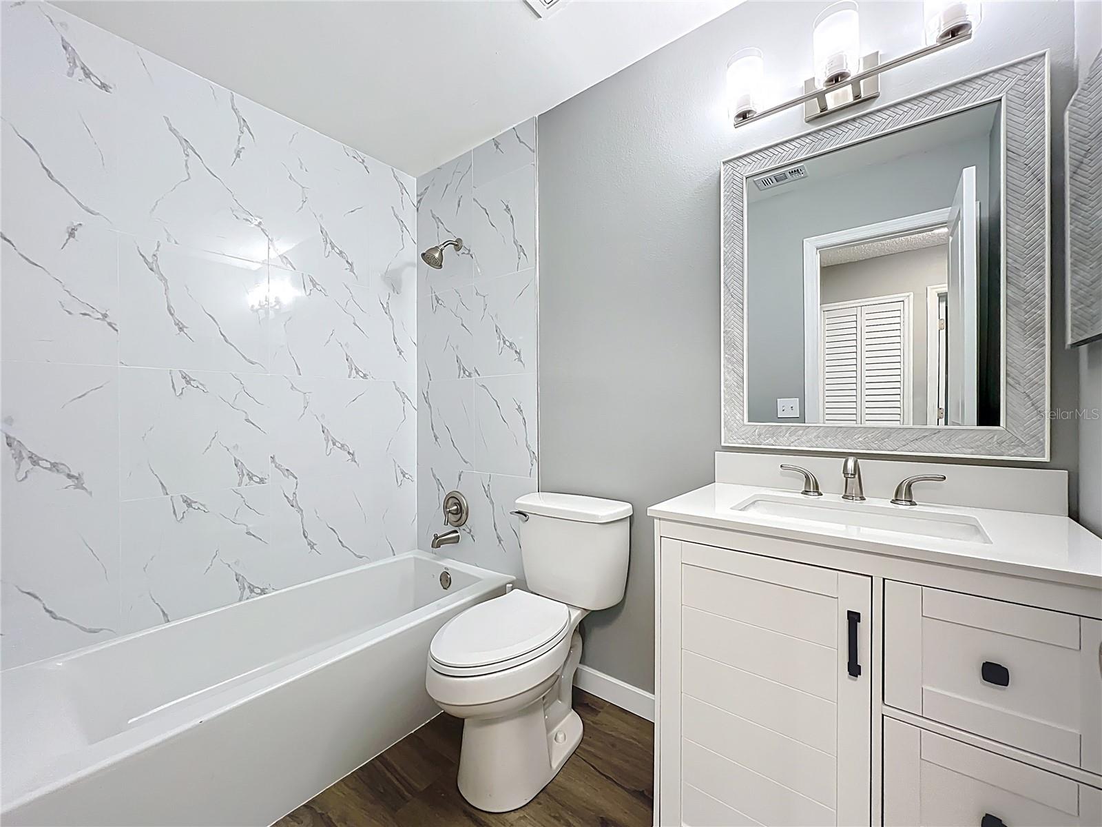 Listing photo id 7 for 6848 Compass Court