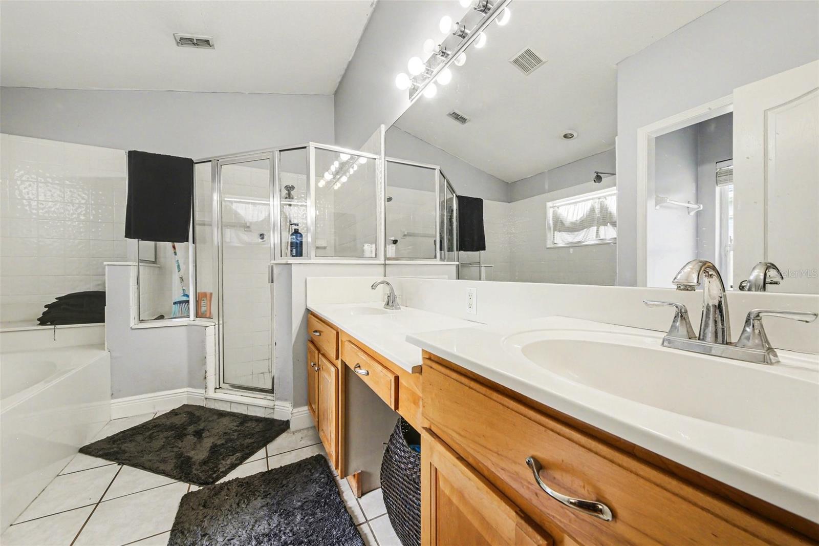 Image 18 of 29 For 1054 Winding Waters Circle