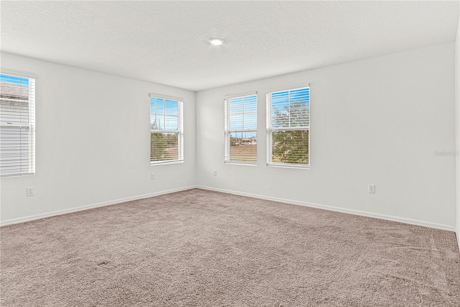 Image 11 of 35 For 833 Benoi Drive