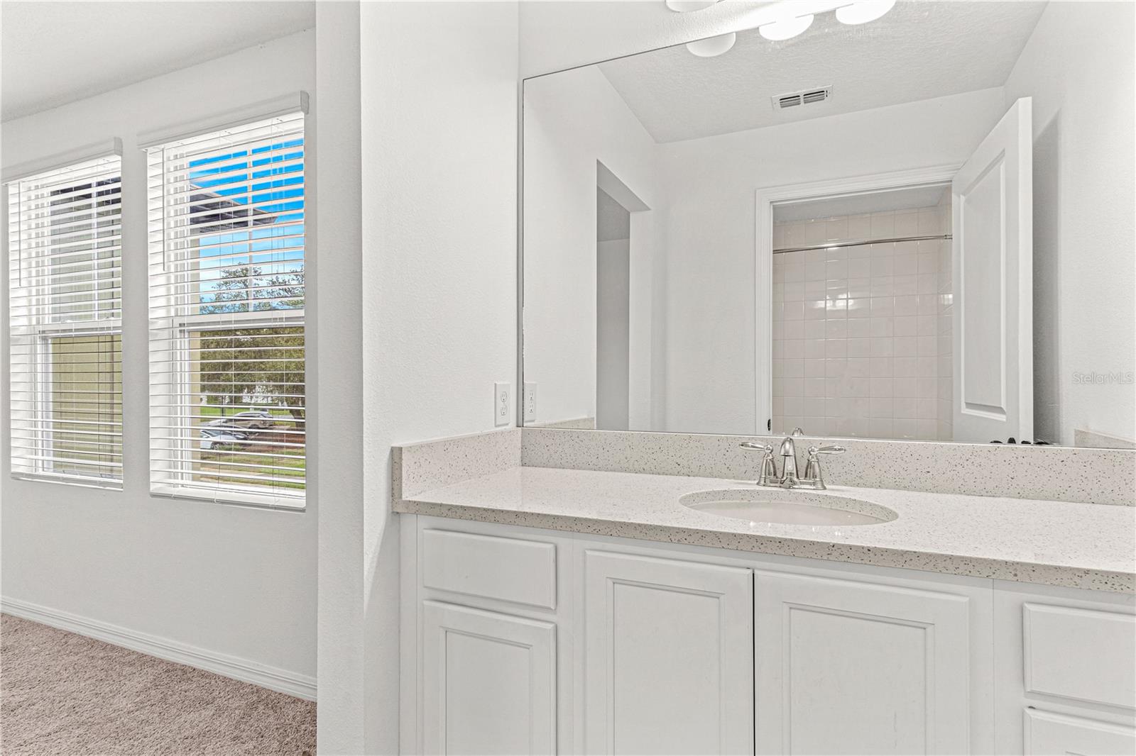 Image 17 of 35 For 833 Benoi Drive