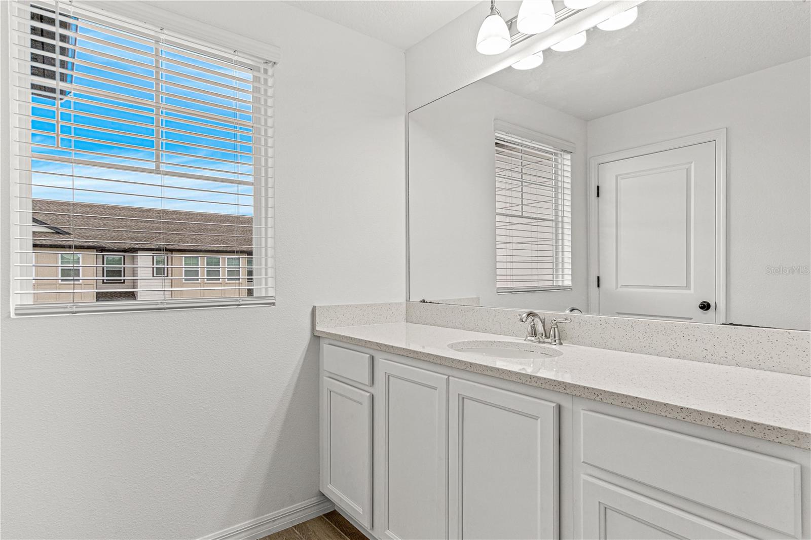 Image 18 of 35 For 833 Benoi Drive