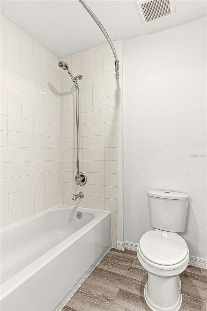 Image 19 of 35 For 833 Benoi Drive