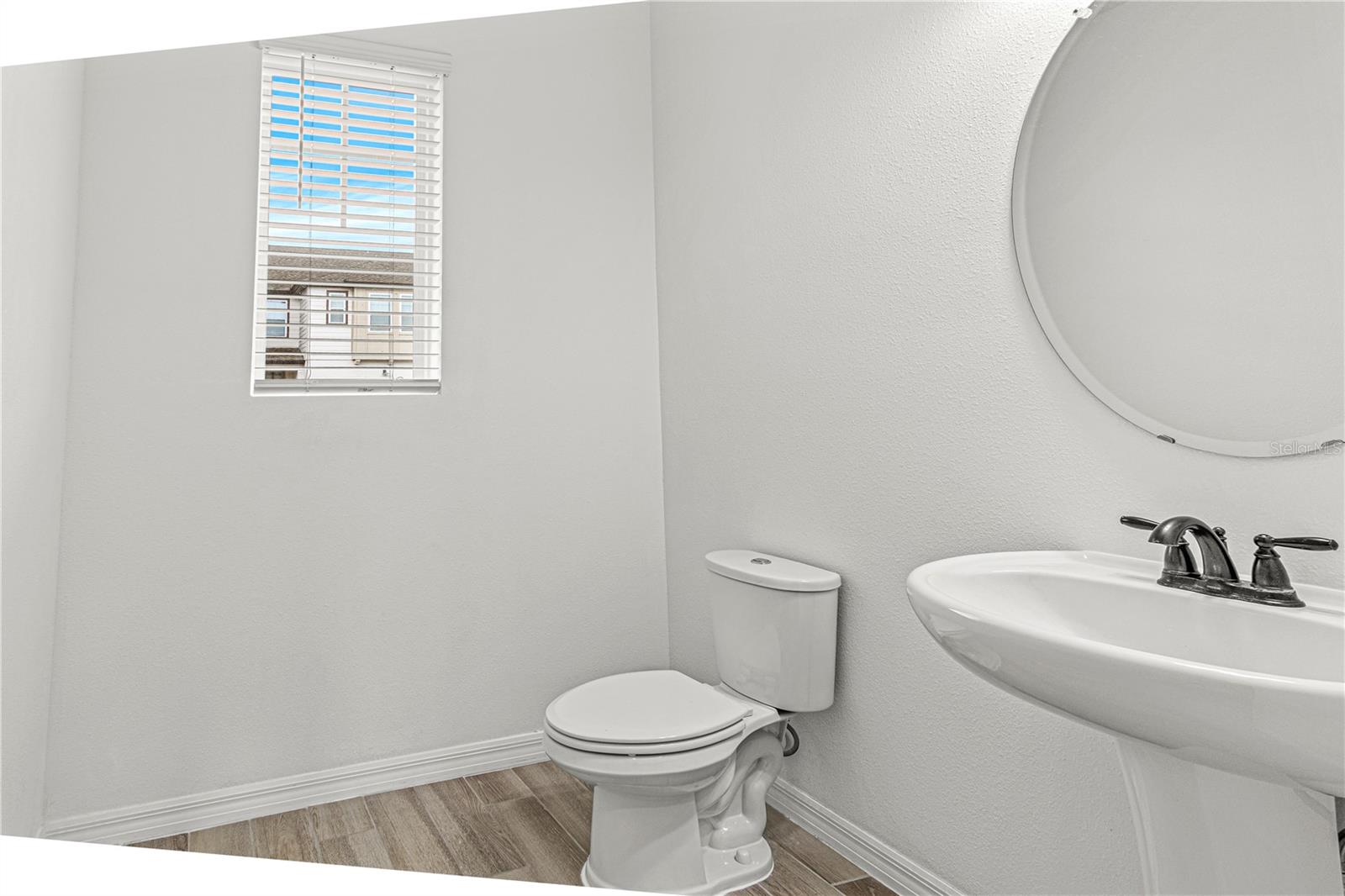 Image 20 of 35 For 833 Benoi Drive