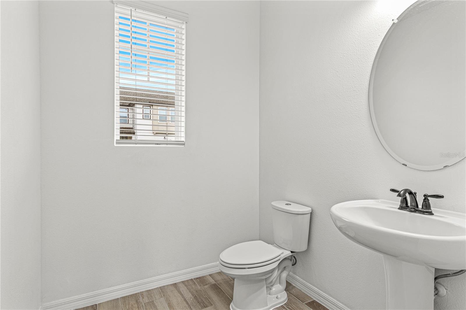 Image 6 of 35 For 833 Benoi Drive