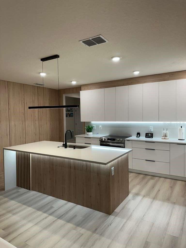 Image 14 of 34 For 33412 Country House Drive