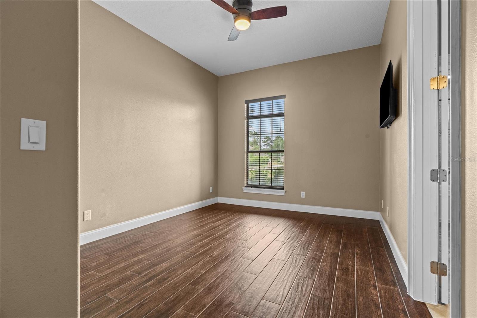 Image 29 of 83 For 19345 Mardi Gras Street