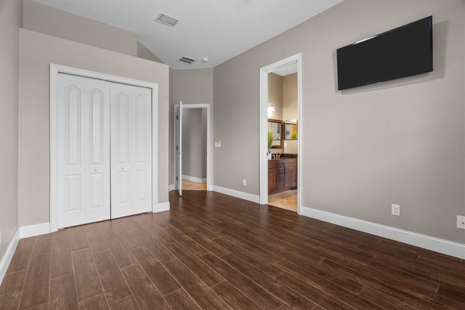 Image 31 of 83 For 19345 Mardi Gras Street