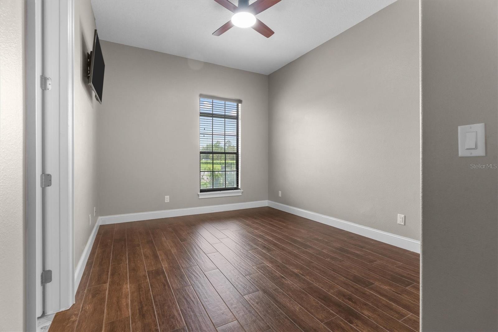 Image 32 of 83 For 19345 Mardi Gras Street