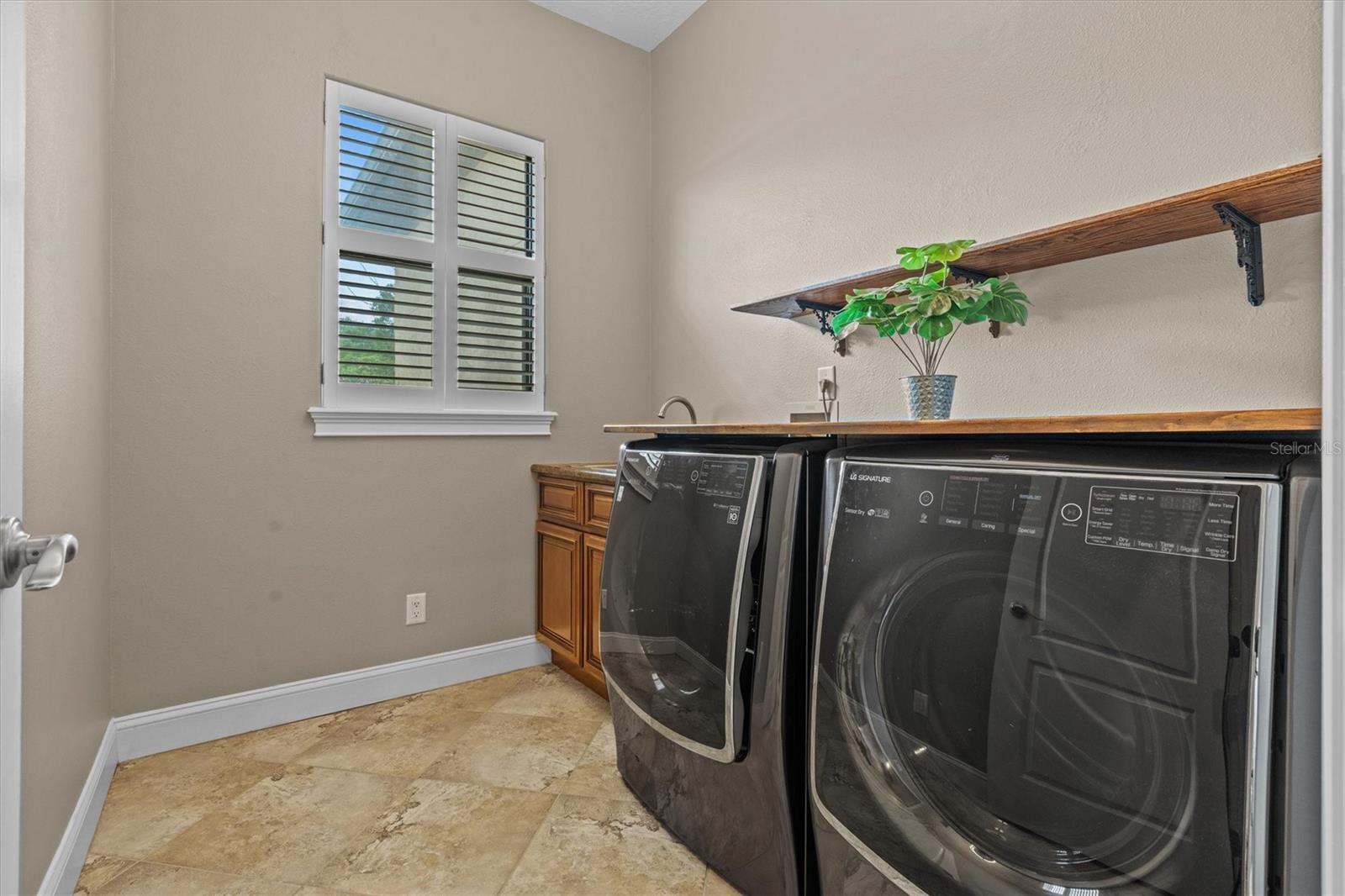 Image 40 of 83 For 19345 Mardi Gras Street