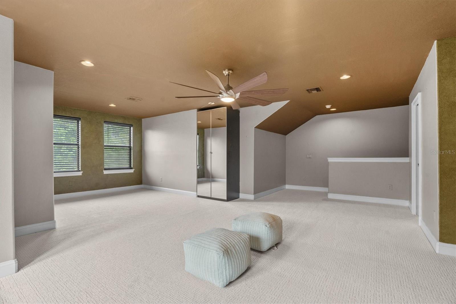 Image 44 of 83 For 19345 Mardi Gras Street