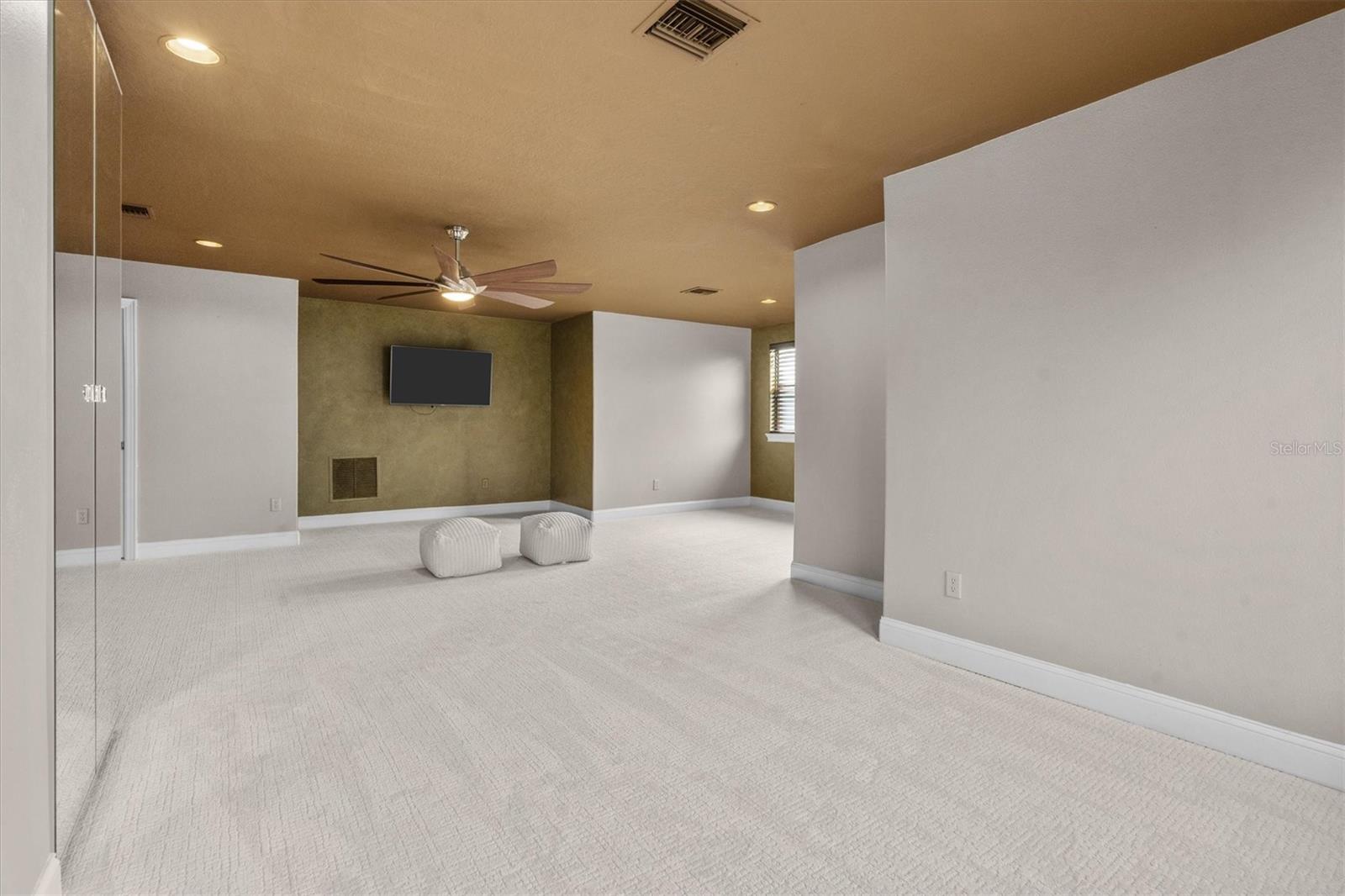 Image 45 of 83 For 19345 Mardi Gras Street