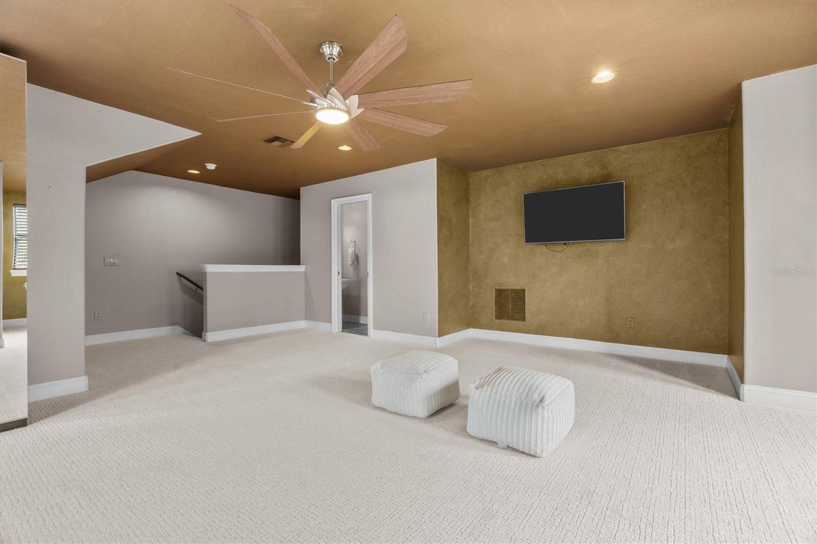 Image 46 of 83 For 19345 Mardi Gras Street