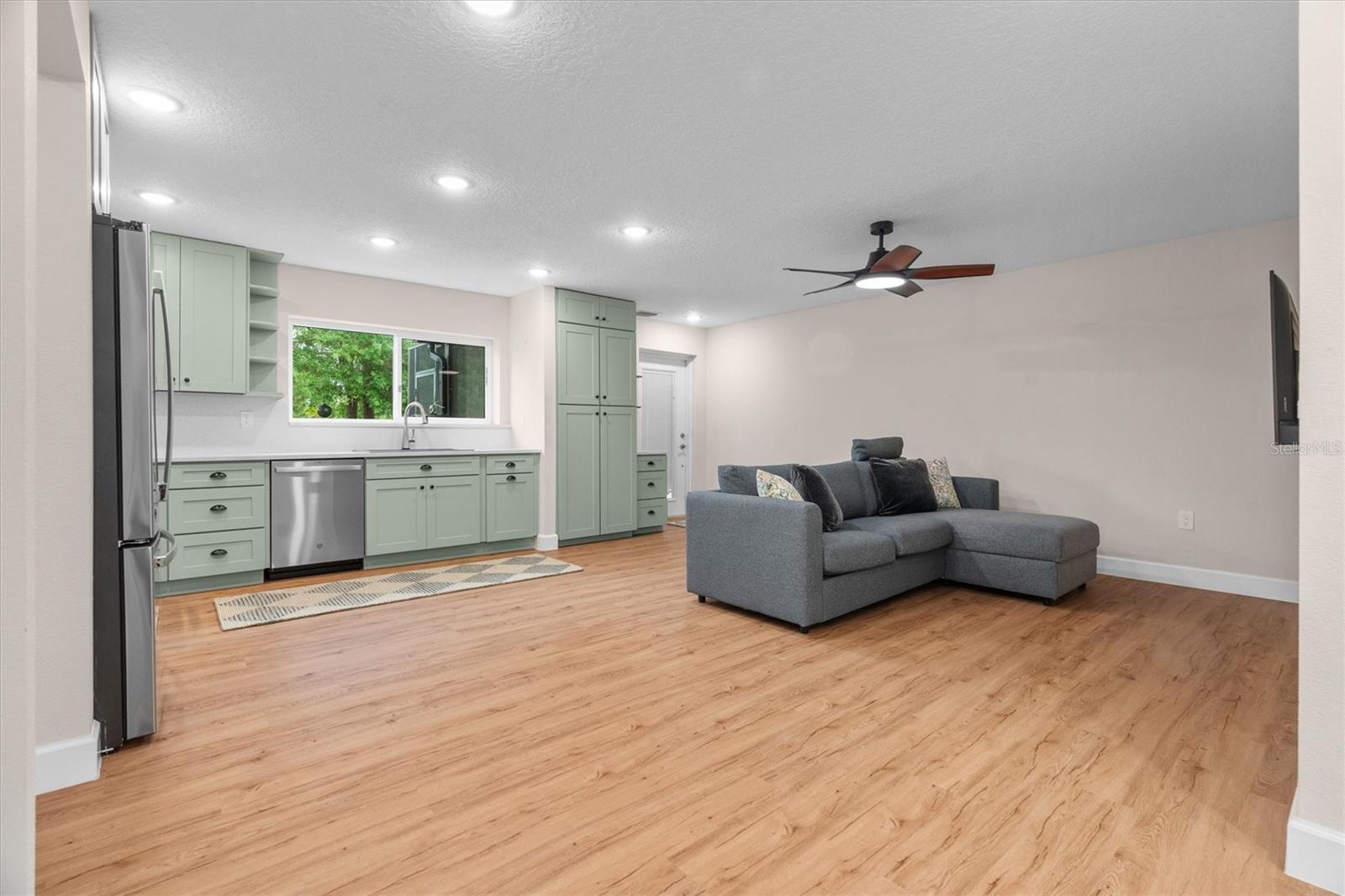 Image 64 of 83 For 19345 Mardi Gras Street