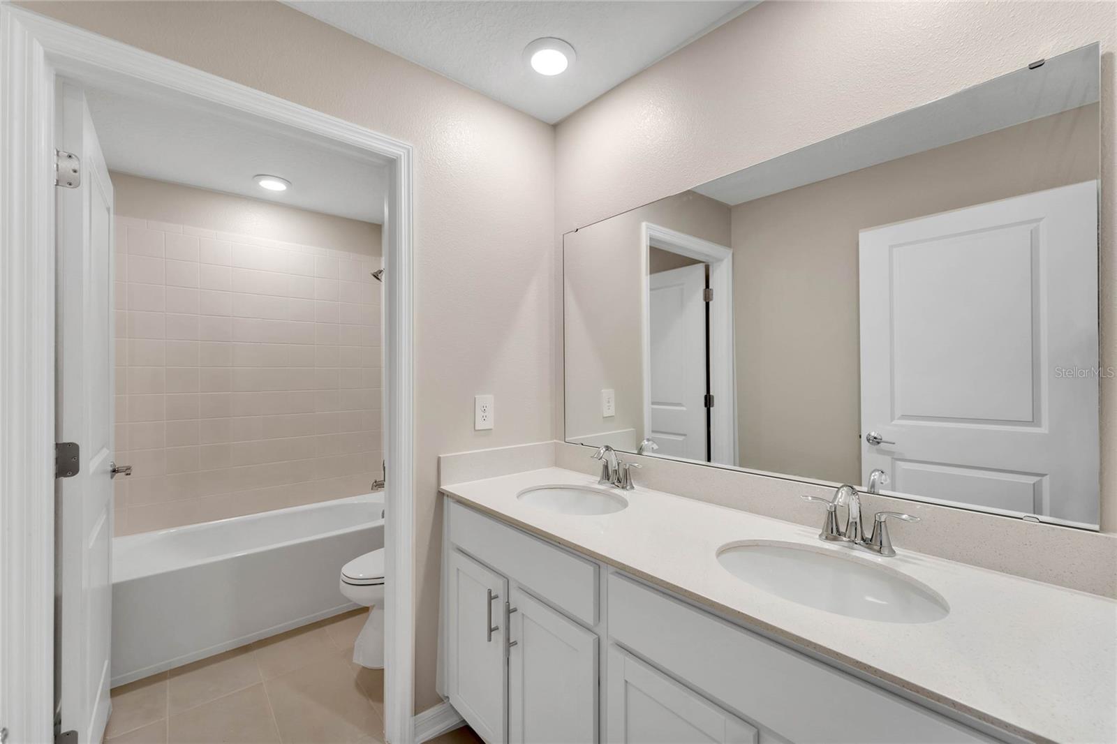 Image 33 of 37 For 2840 Muller Oak Loop