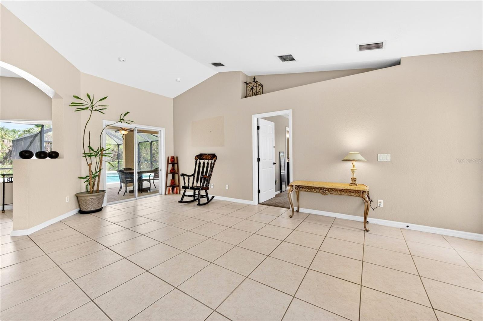 Image 18 of 53 For 831 Owl Street Sw