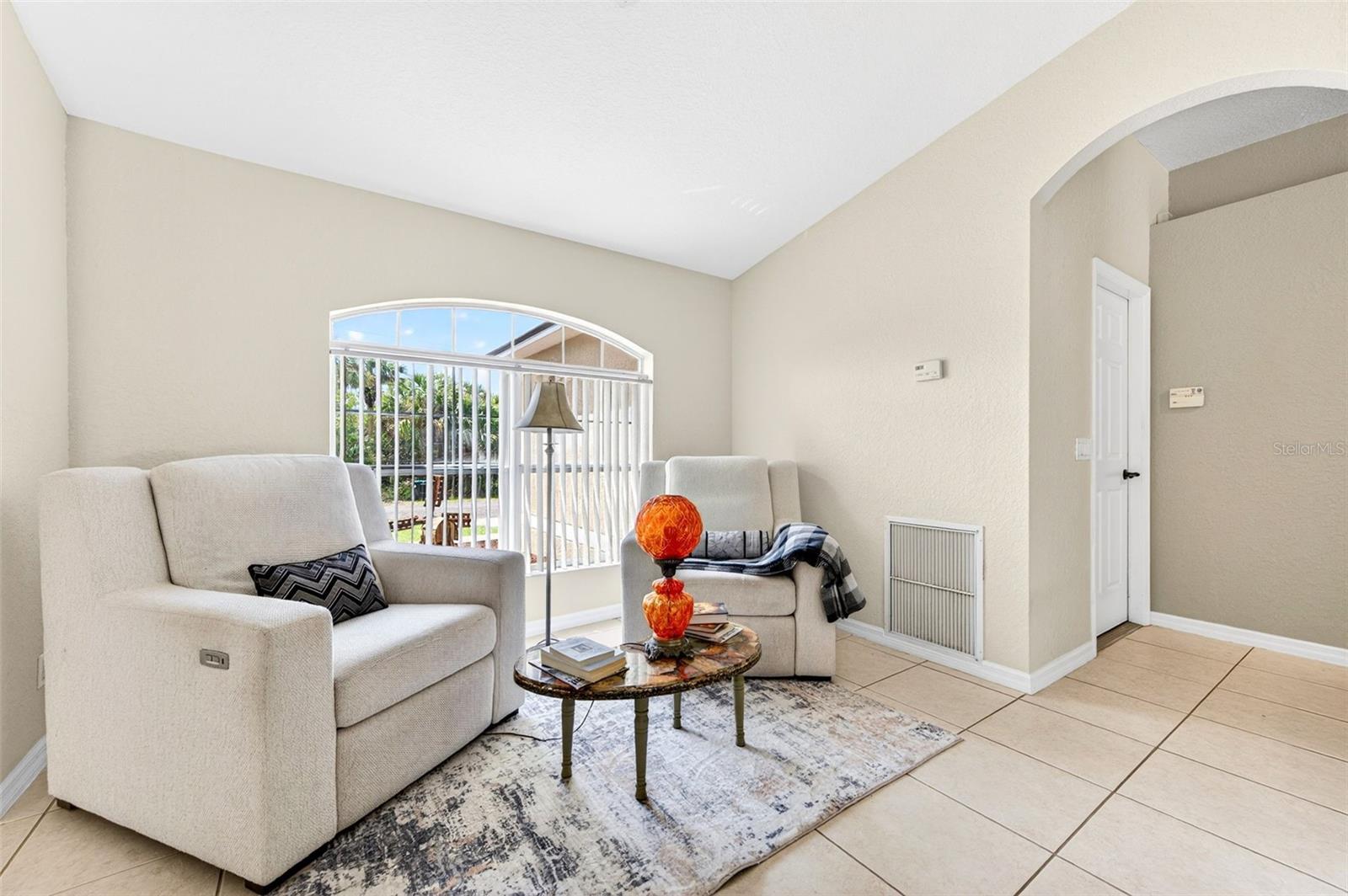 Image 19 of 53 For 831 Owl Street Sw