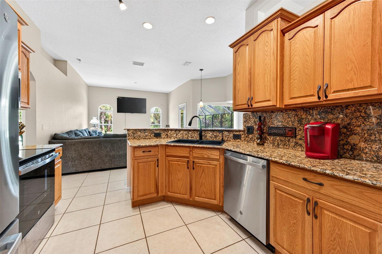 Image 23 of 53 For 831 Owl Street Sw