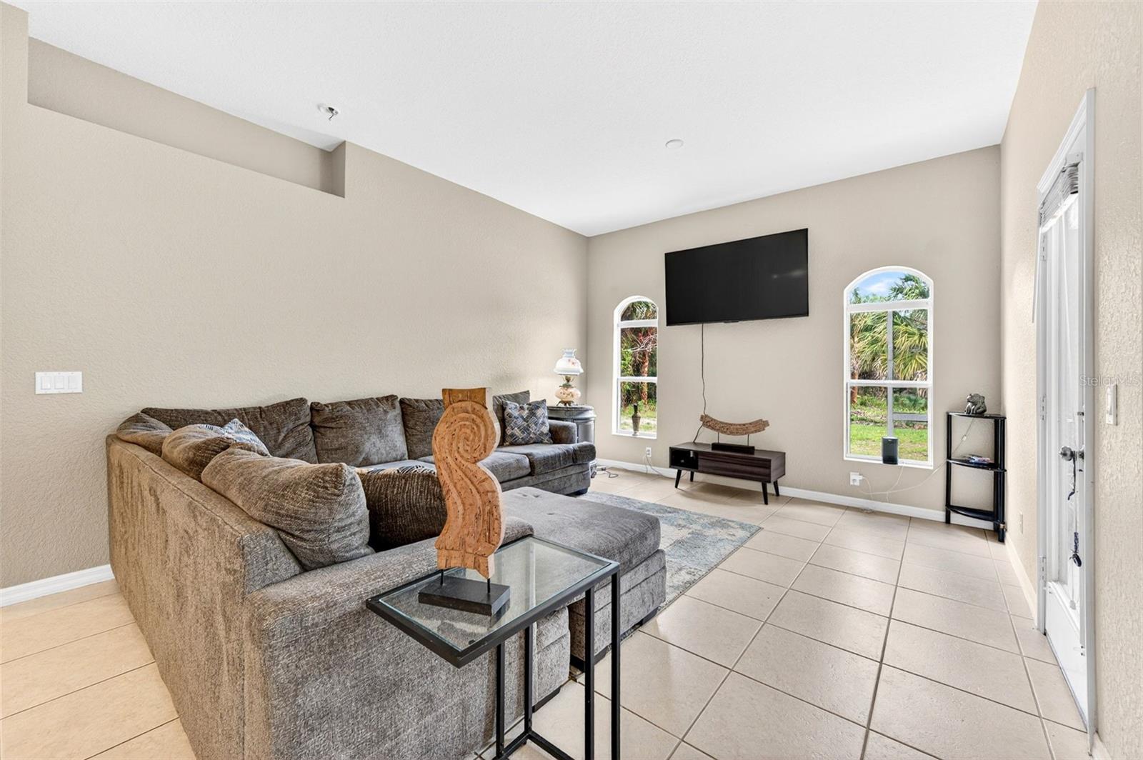 Image 27 of 53 For 831 Owl Street Sw