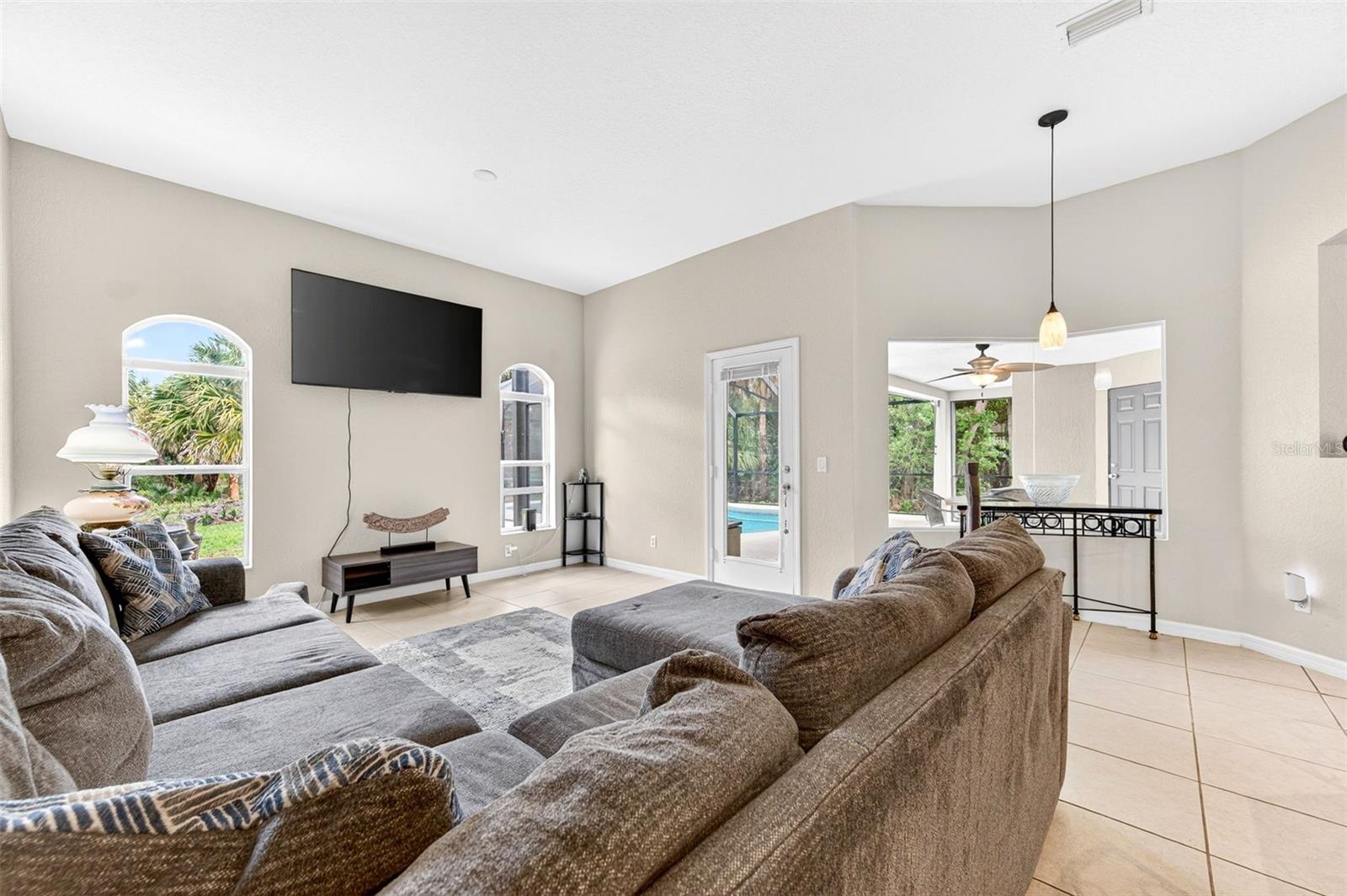 Image 30 of 53 For 831 Owl Street Sw