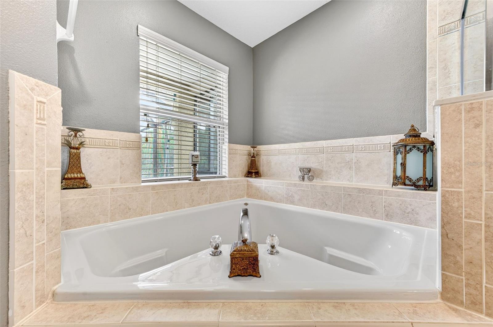 Image 36 of 53 For 831 Owl Street Sw