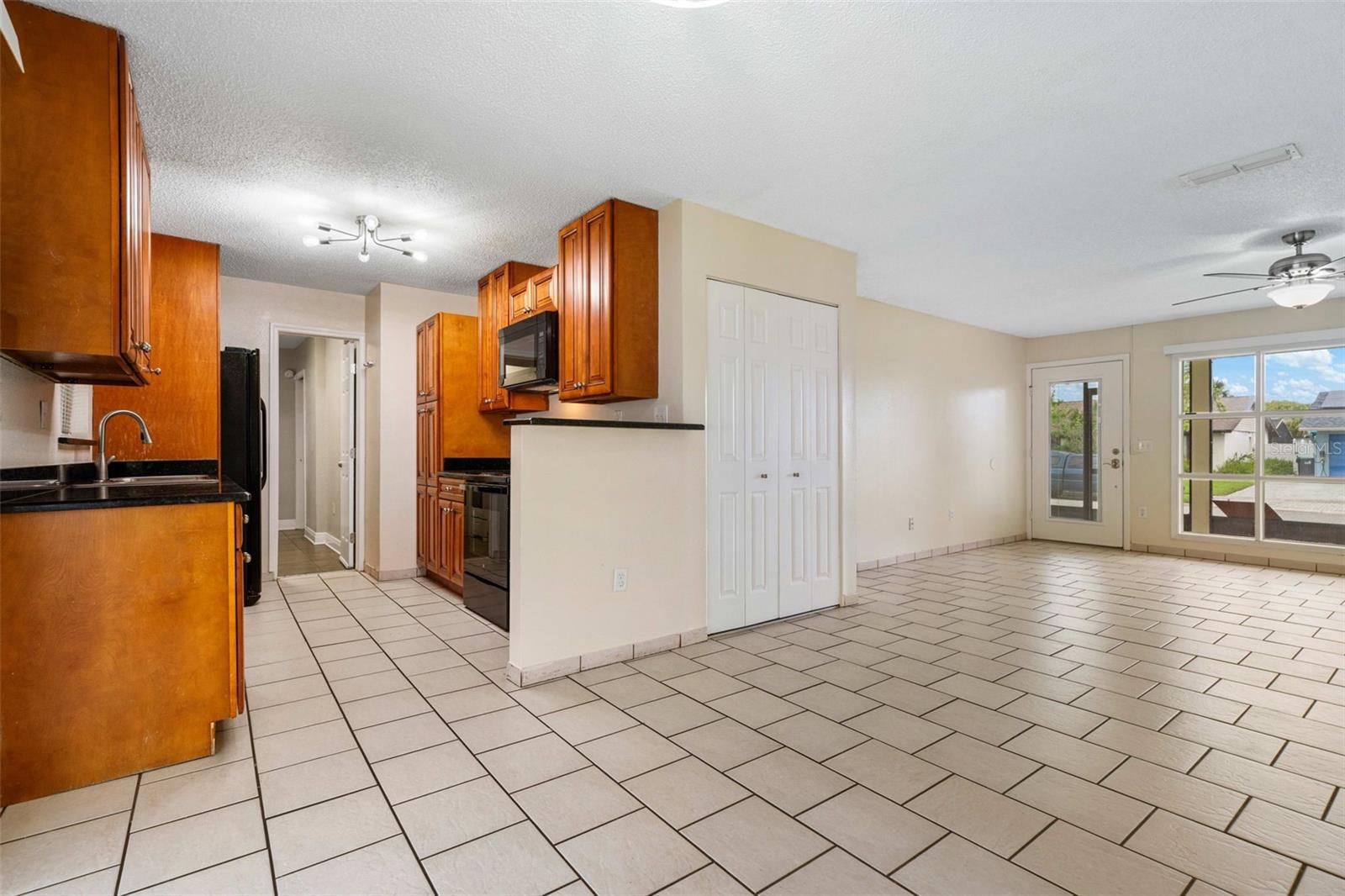 Image 7 of 39 For 2864 Grand Bend Court