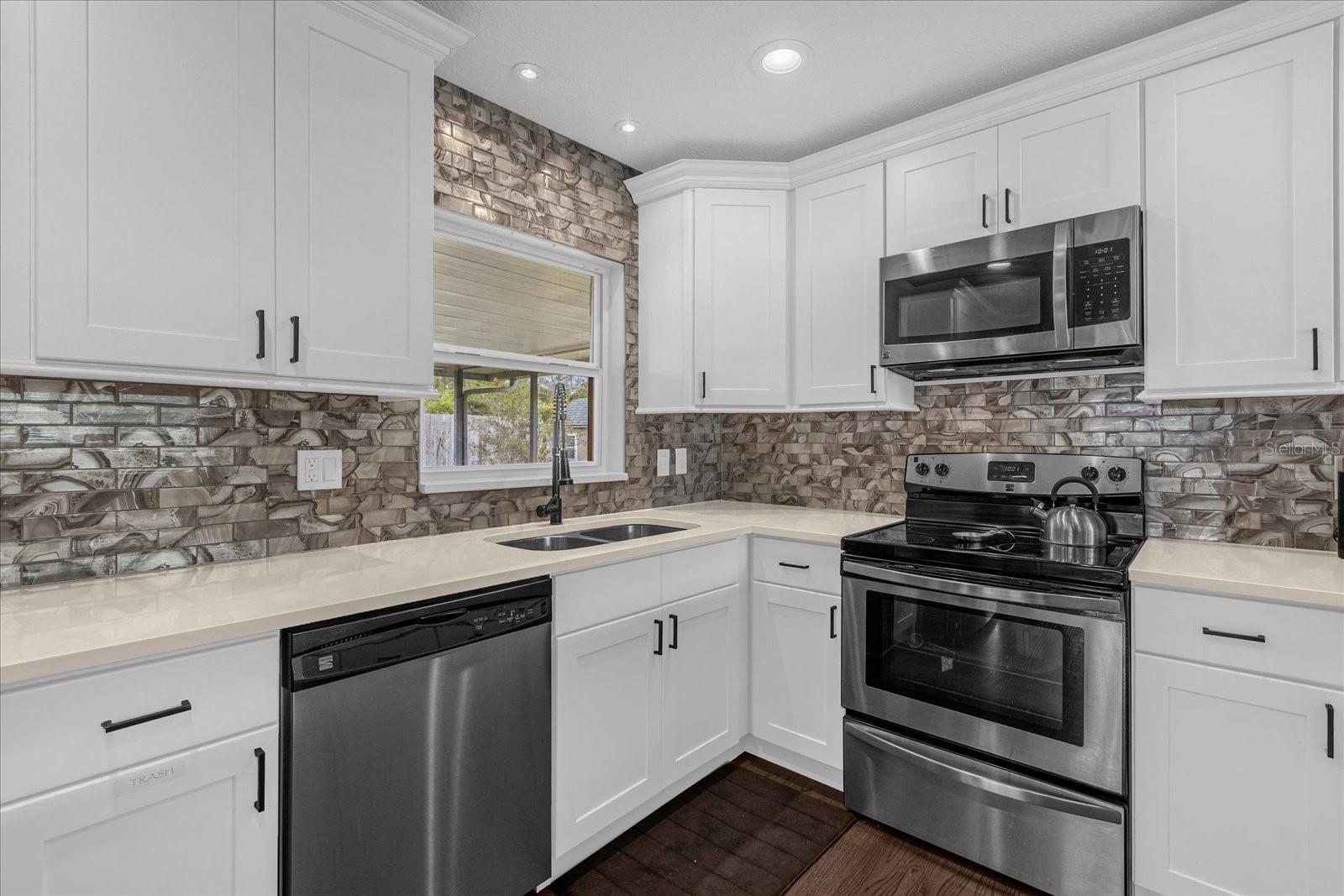 Image 11 of 28 For 950 Hanover Avenue