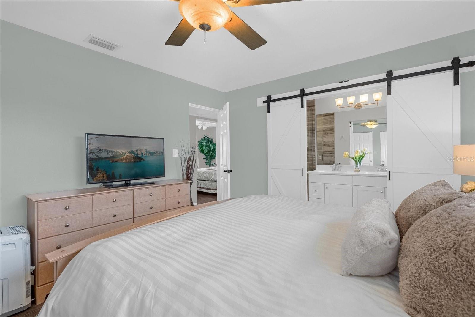 Image 18 of 28 For 950 Hanover Avenue