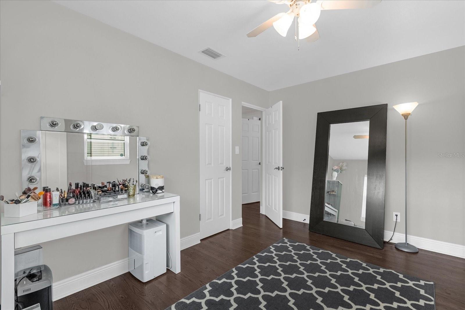 Image 21 of 28 For 950 Hanover Avenue