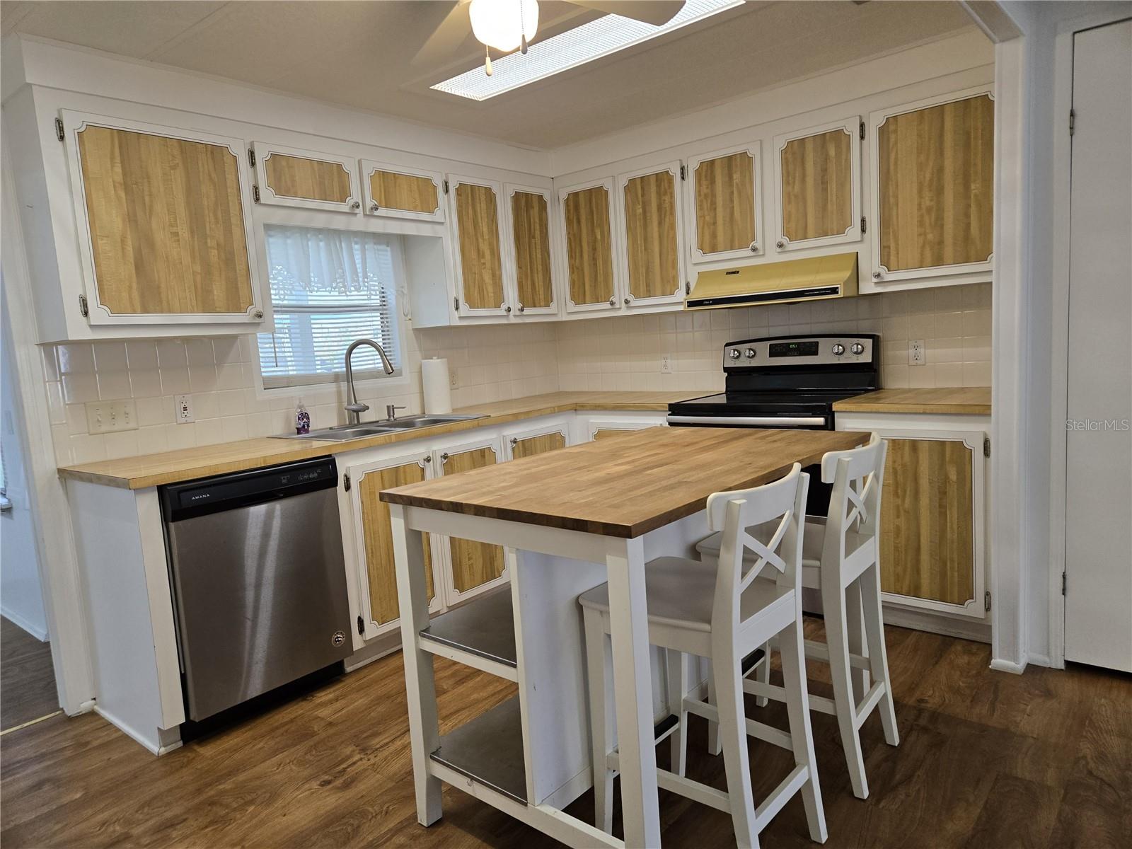 Image 12 of 32 For 3500 Blossom Circle 1497