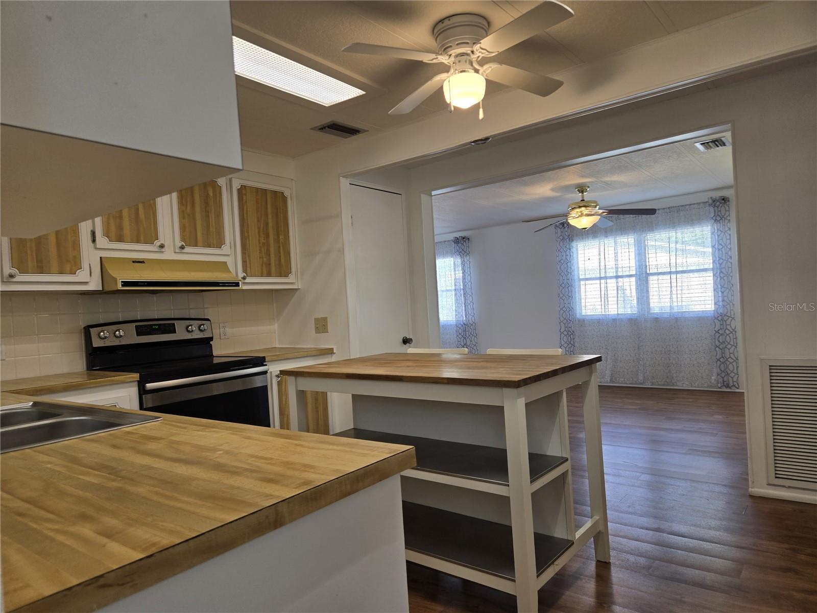 Image 14 of 32 For 3500 Blossom Circle 1497