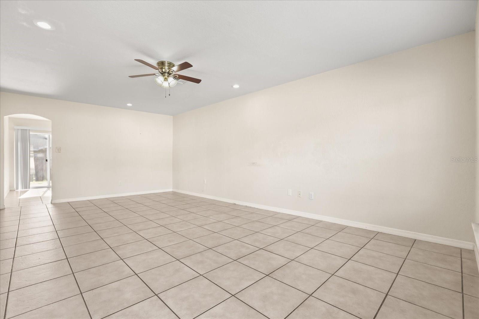 Image 5 of 66 For 643 Hummingbird Lane