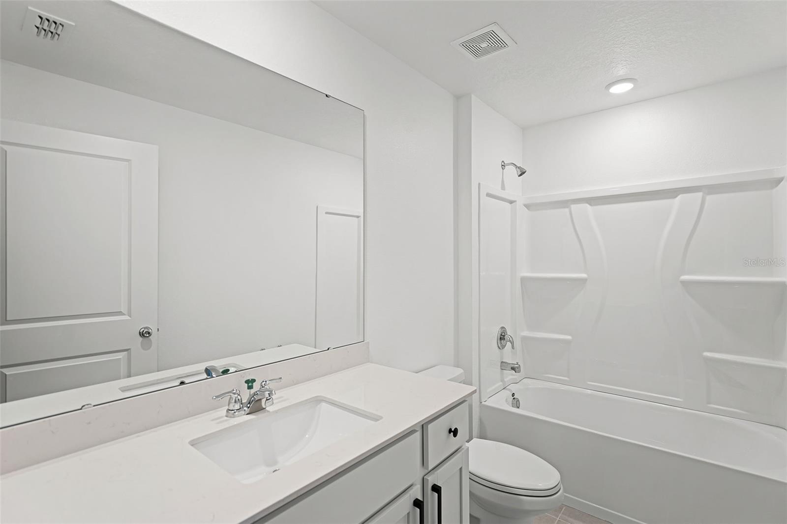 Image 15 of 31 For 1993 Sarah Street