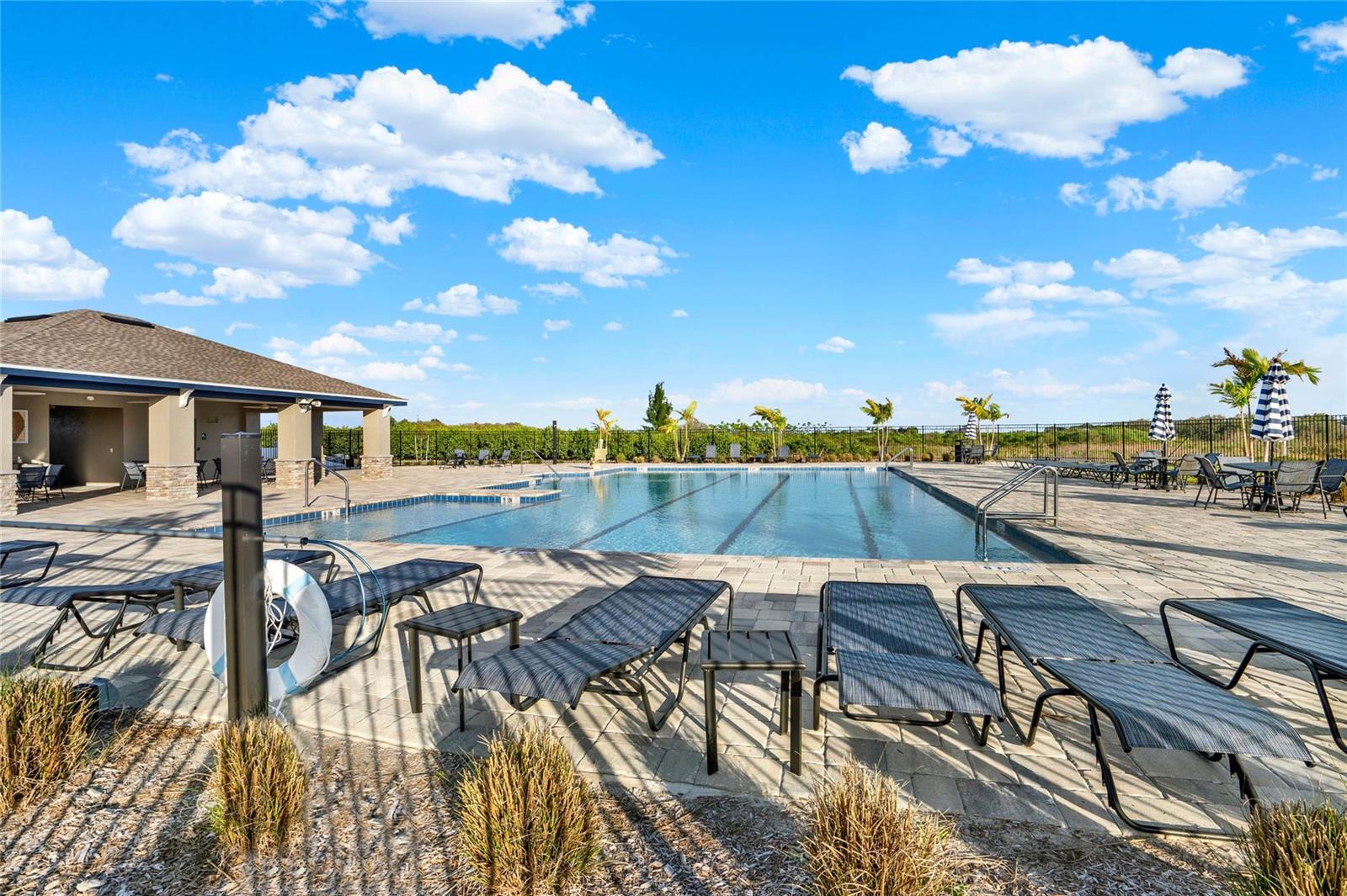 Image 22 of 31 For 1993 Sarah Street