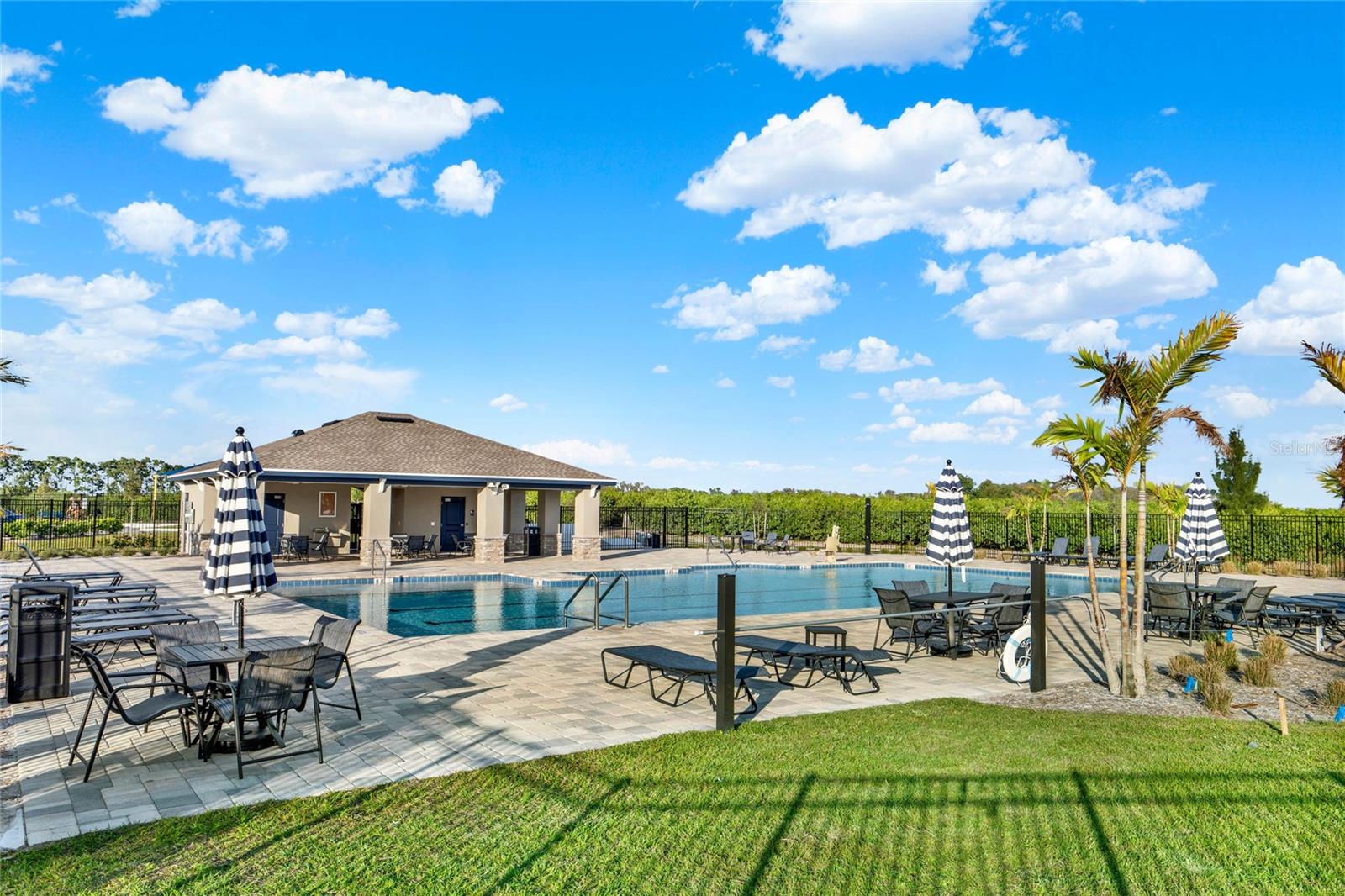 Image 23 of 31 For 1993 Sarah Street