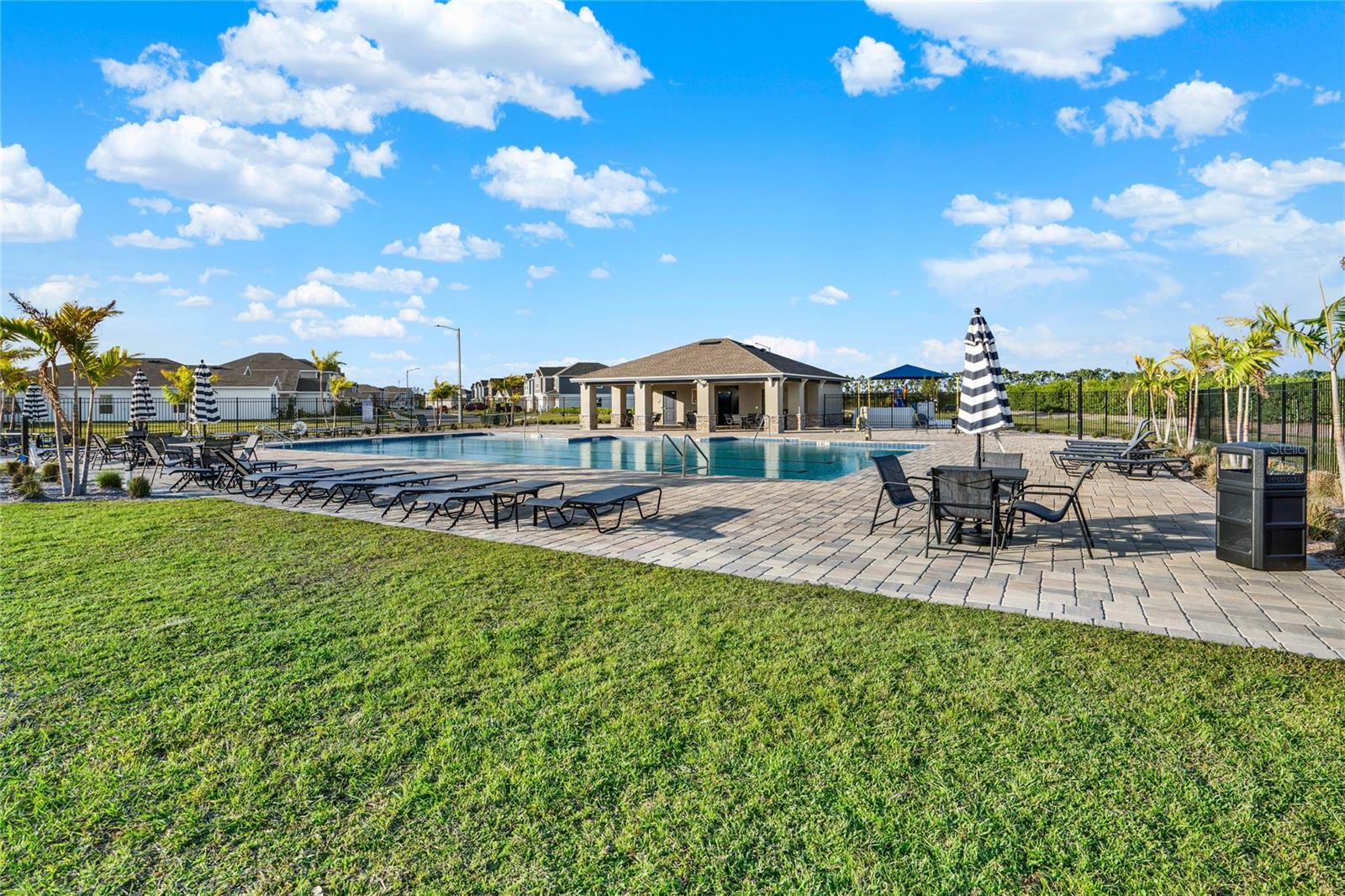 Image 26 of 31 For 1993 Sarah Street