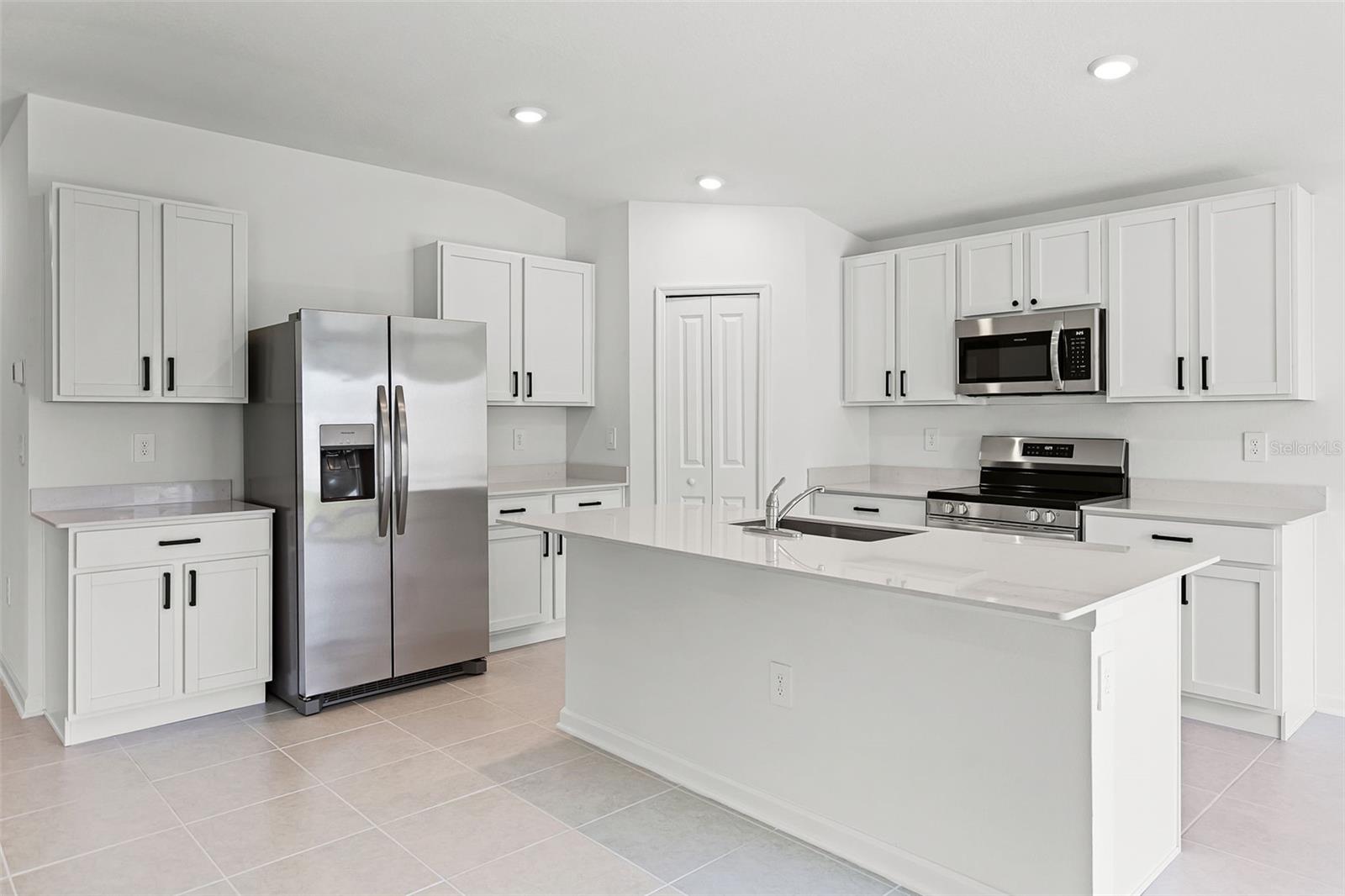 Image 4 of 31 For 1993 Sarah Street