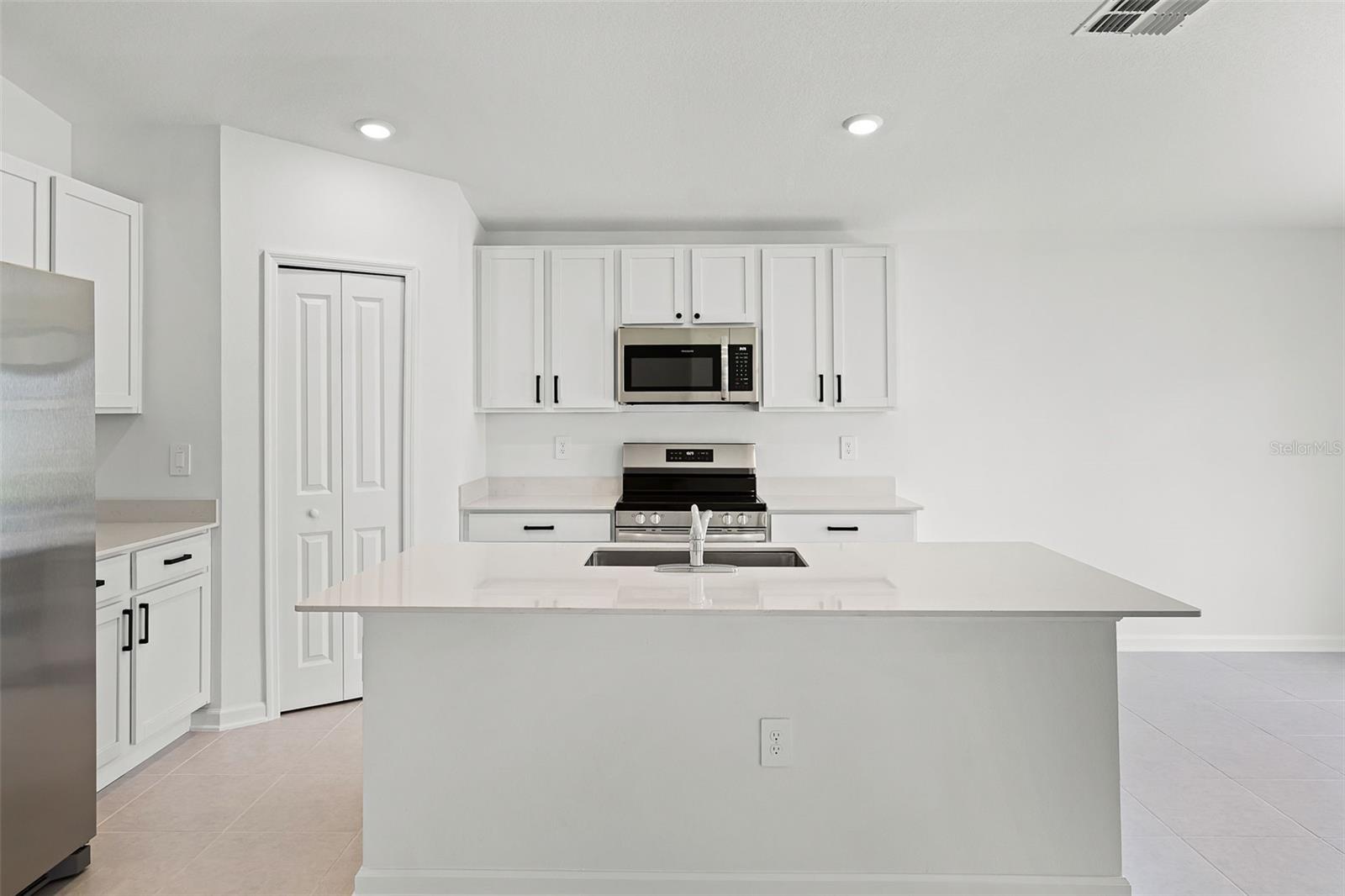 Image 5 of 31 For 1993 Sarah Street