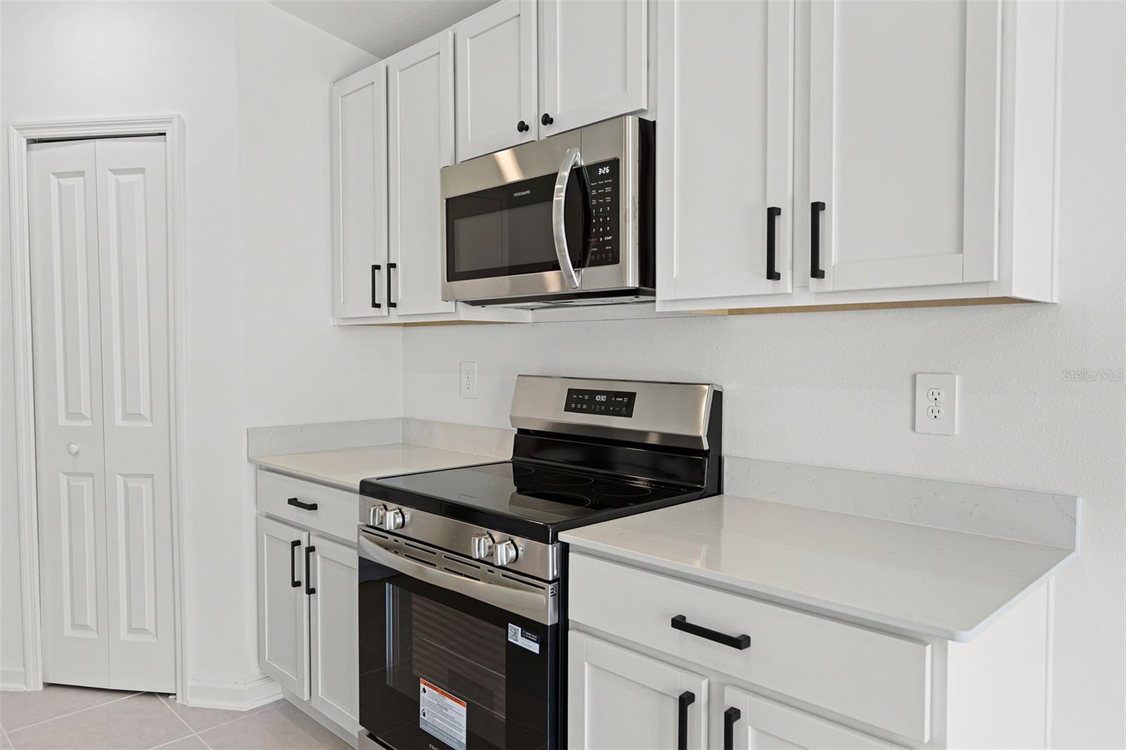 Image 6 of 31 For 1993 Sarah Street