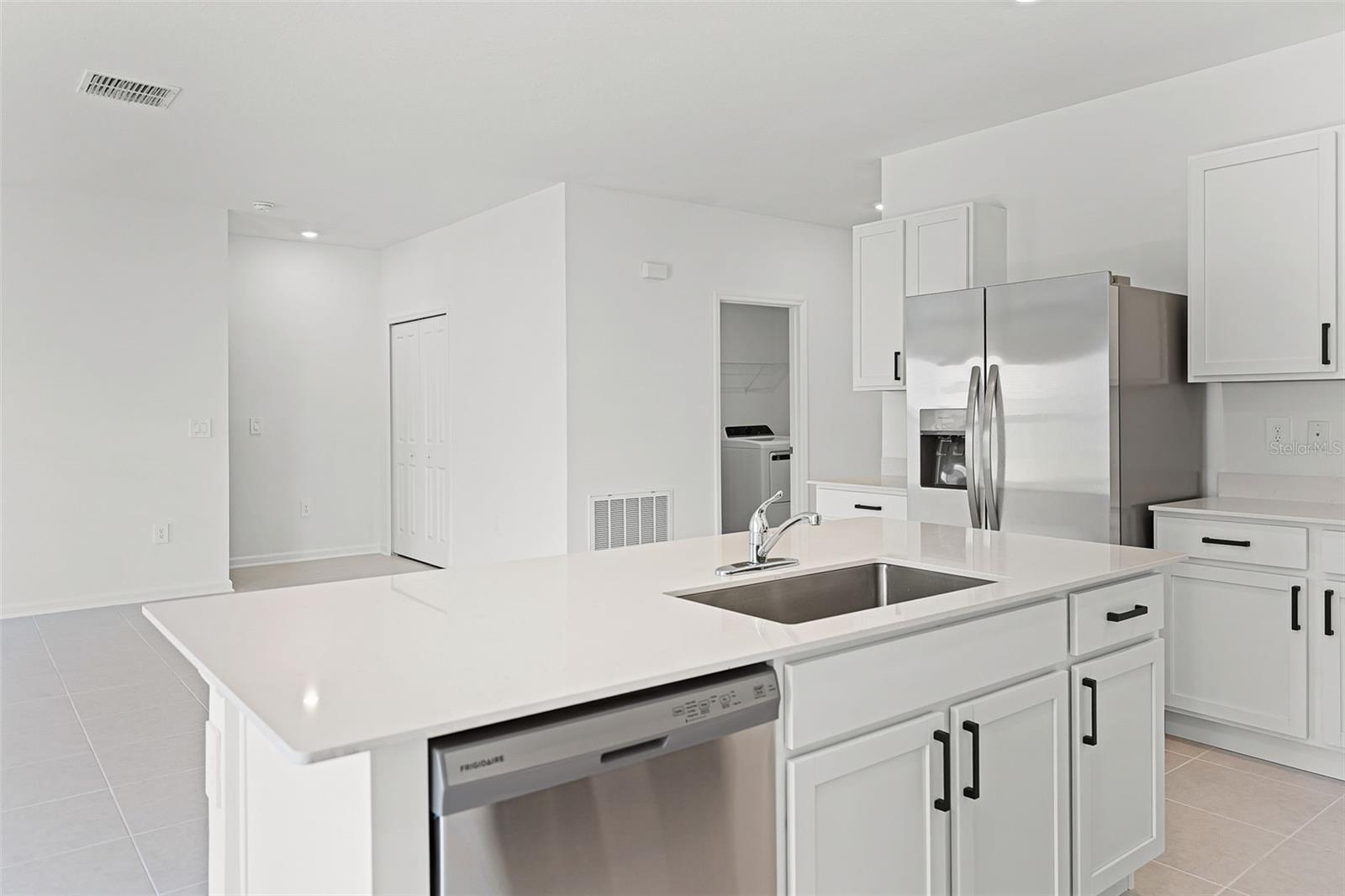 Image 7 of 31 For 1993 Sarah Street