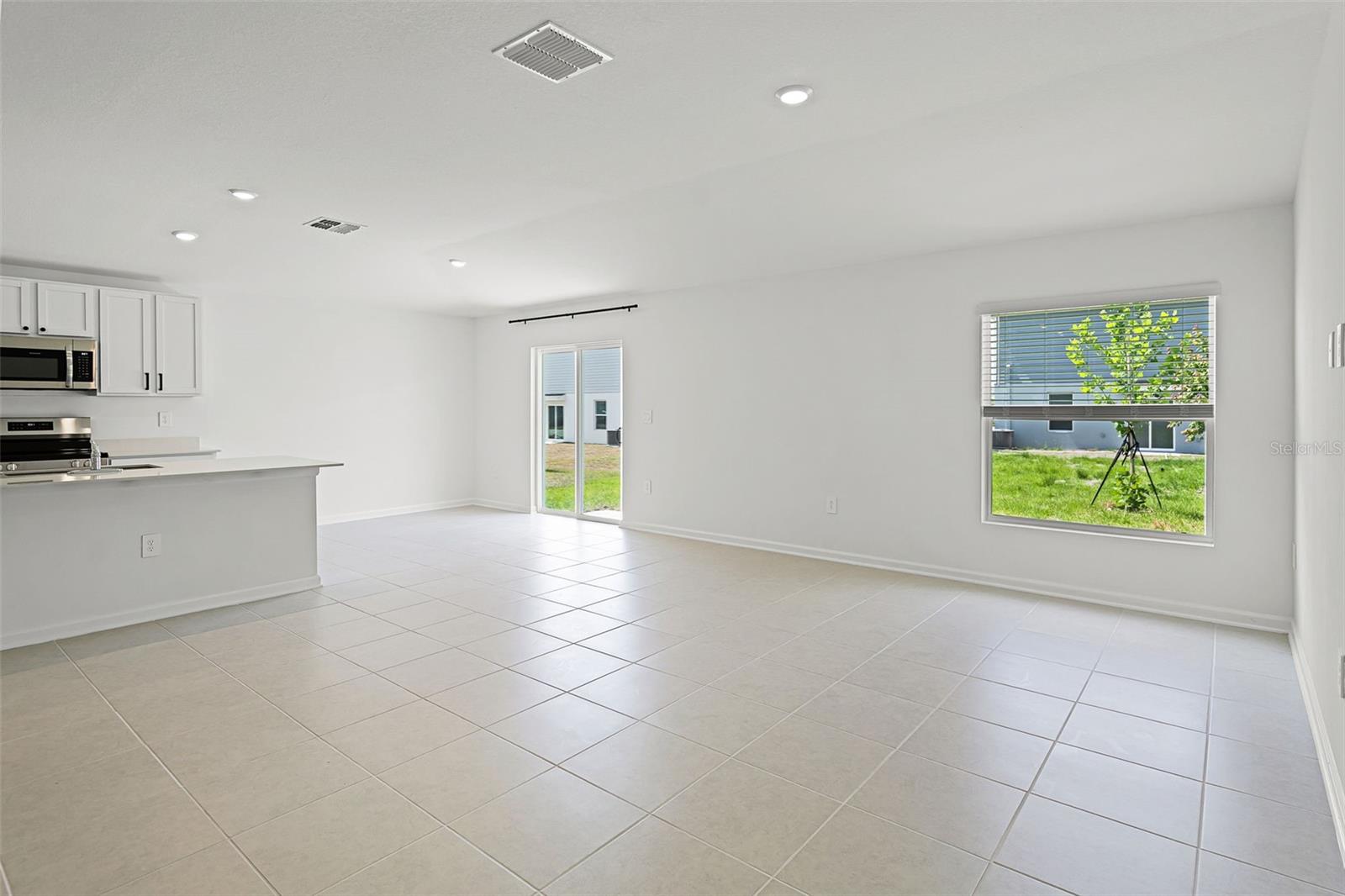 Image 8 of 31 For 1993 Sarah Street