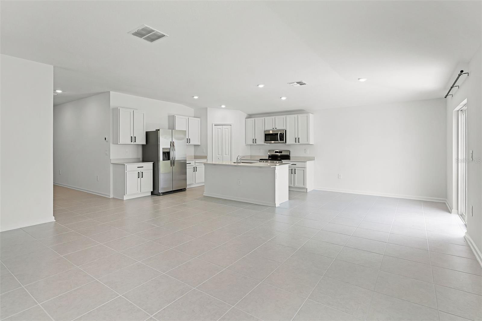 Image 9 of 31 For 1993 Sarah Street