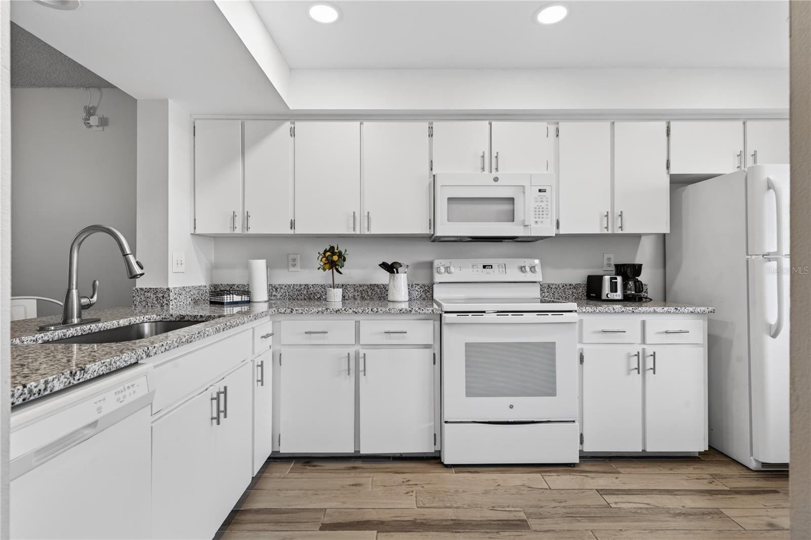 Image 21 of 60 For 4101 Fairview Vista Point 228