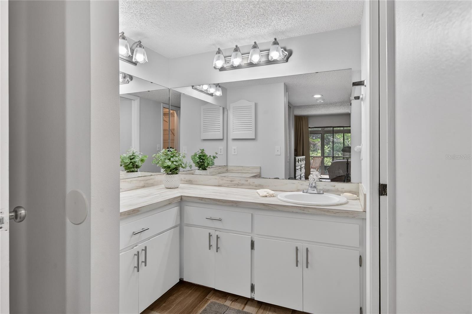 Image 31 of 60 For 4101 Fairview Vista Point 228