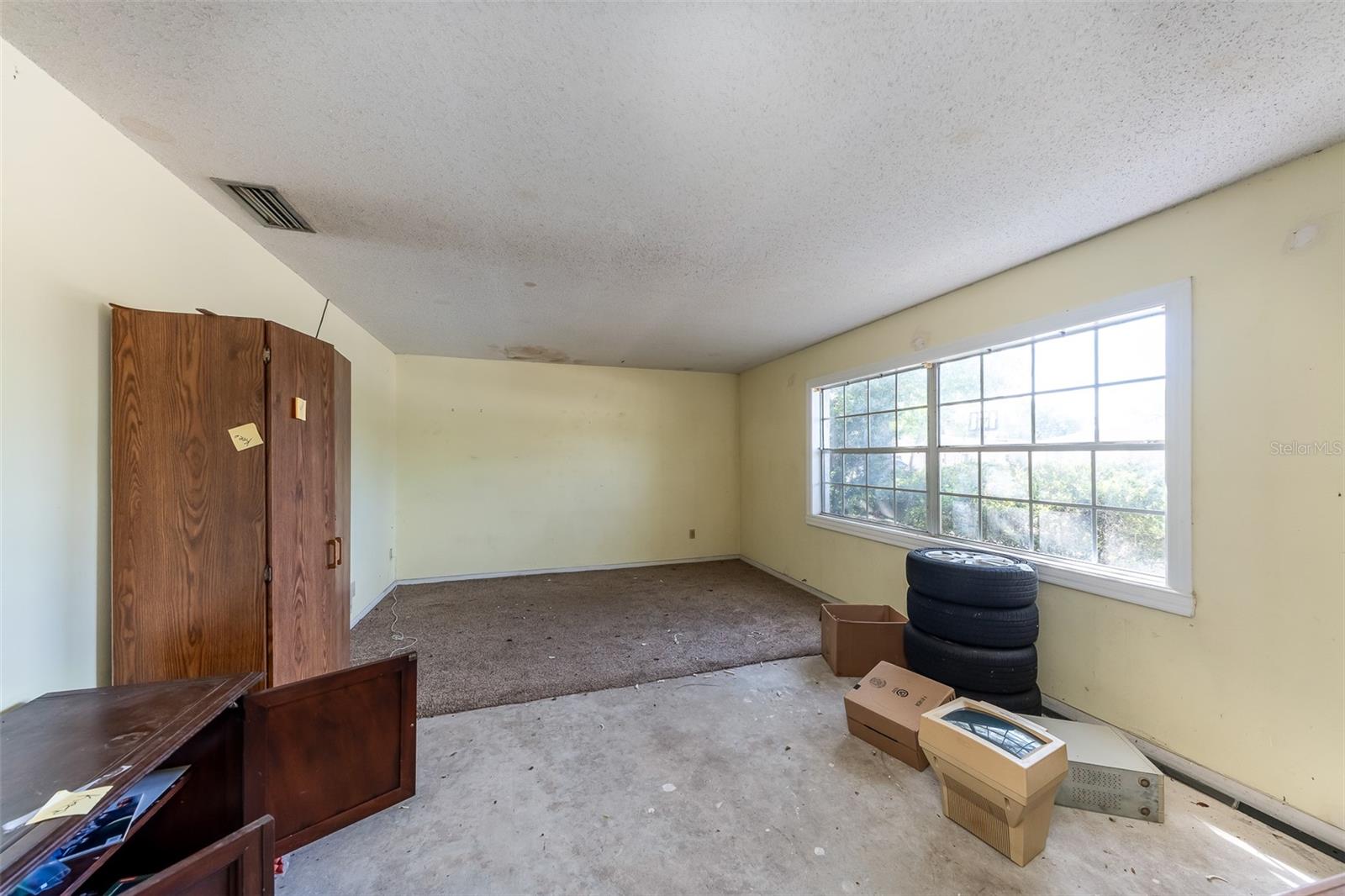 Image 12 of 27 For 136 Glendale Drive