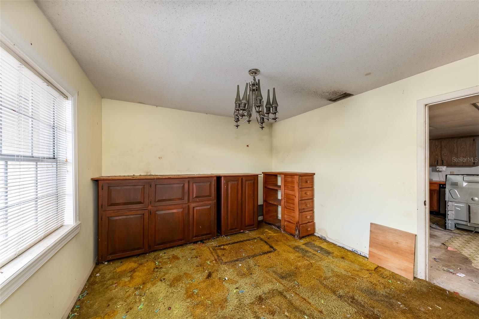 Image 14 of 27 For 136 Glendale Drive