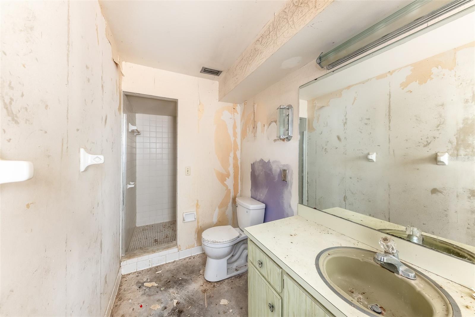 Image 20 of 27 For 136 Glendale Drive