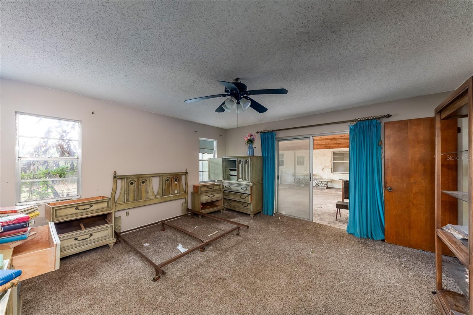 Image 21 of 27 For 136 Glendale Drive